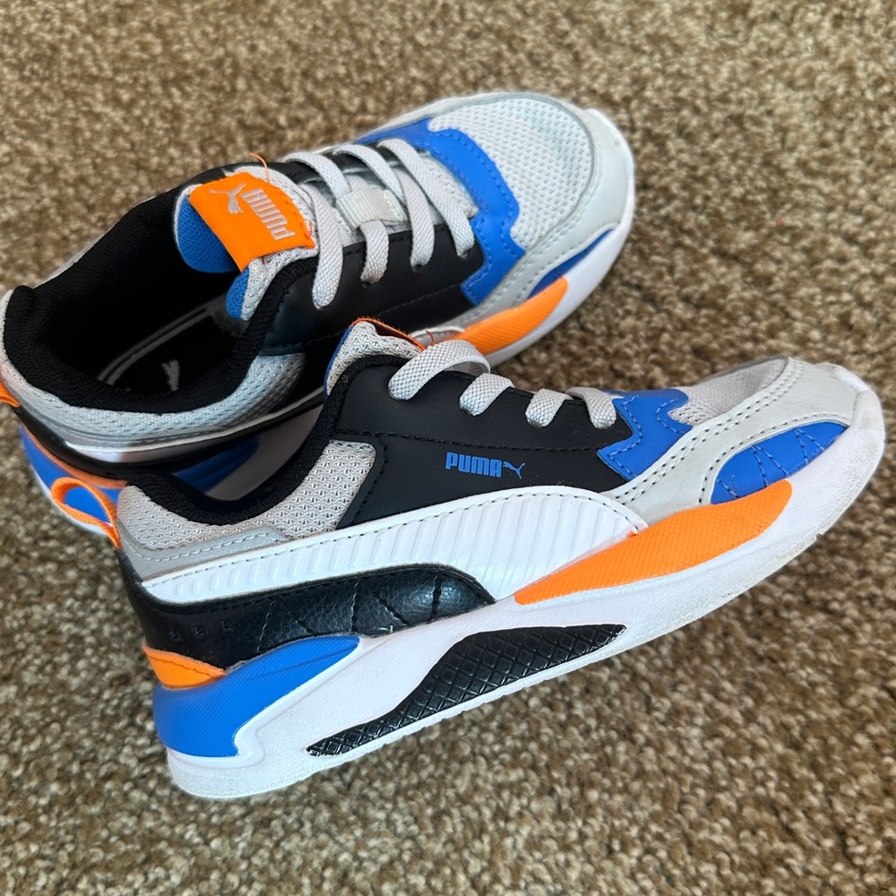 Little boys Sz 10c Puma sneakers